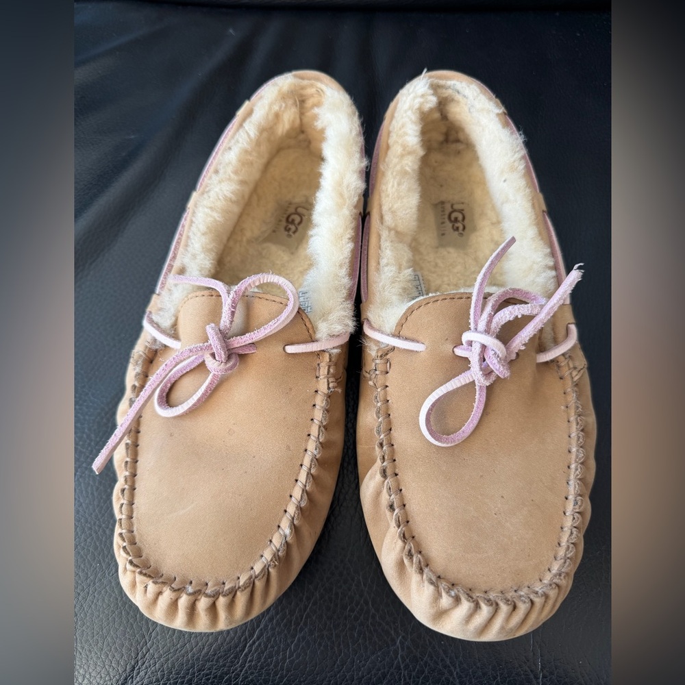 UGG Dakota Moccasin Slippers “Tabacco” with Pink Laces
